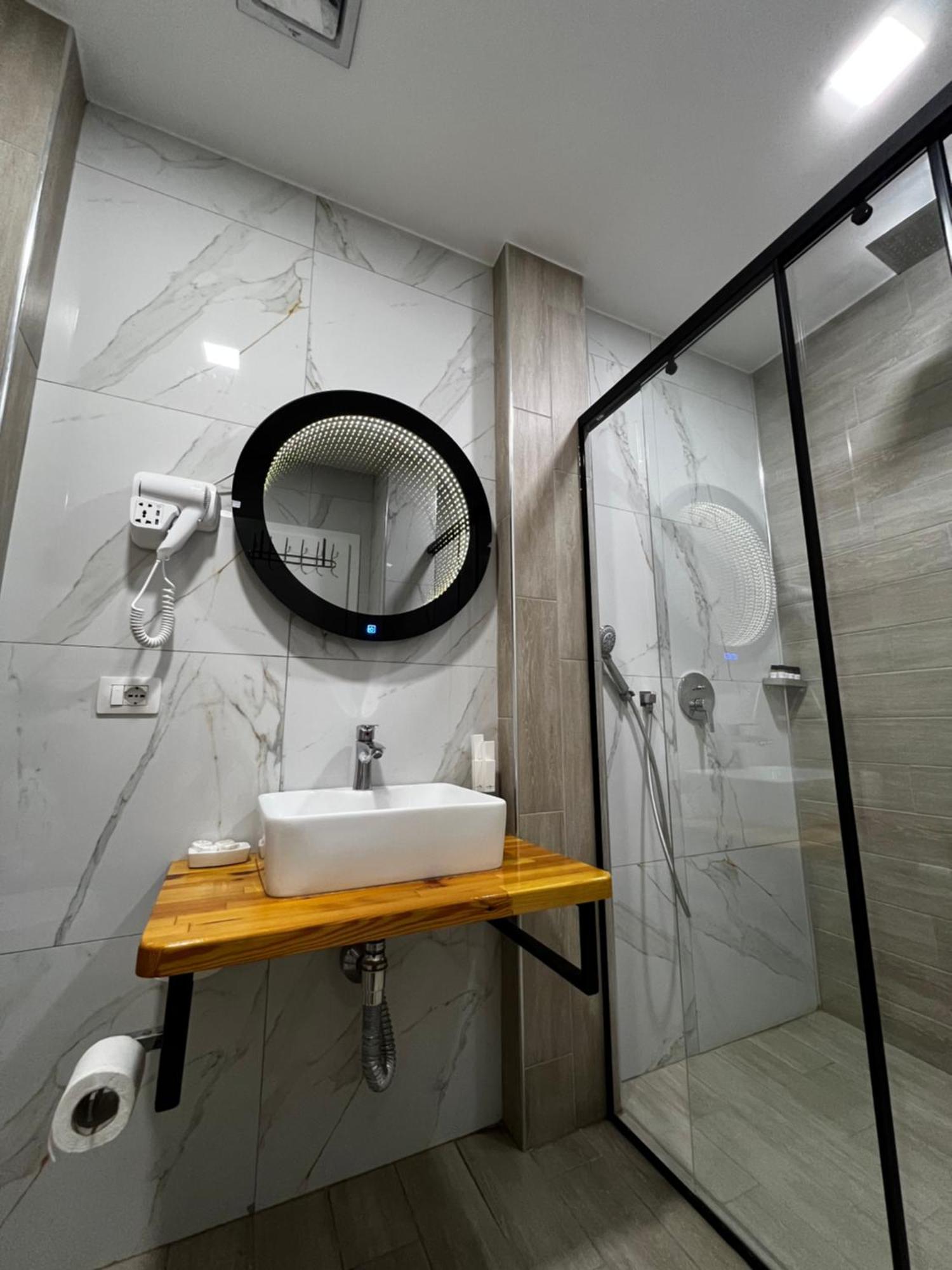 Nuevo Deluxe Hotel Shëngjin Eksteriør billede